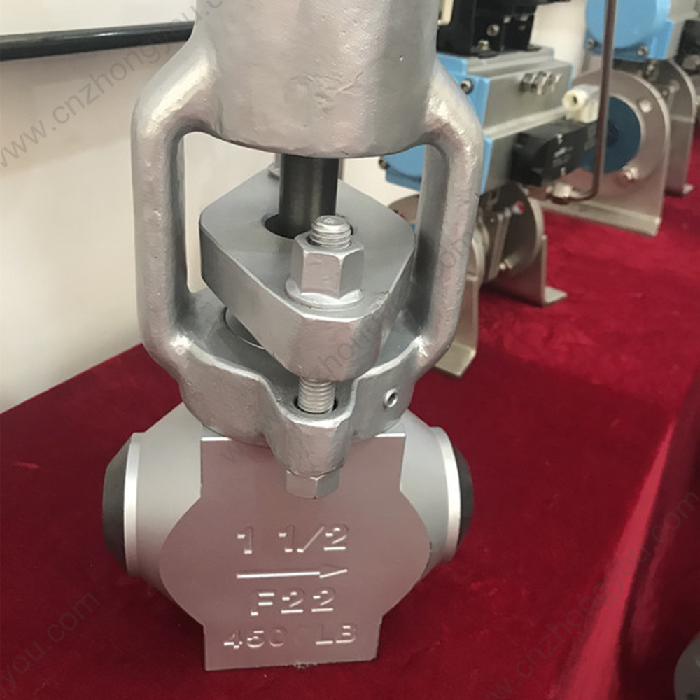 ASTM A182 F22 globe  valve  1 1/2'' 4500LB